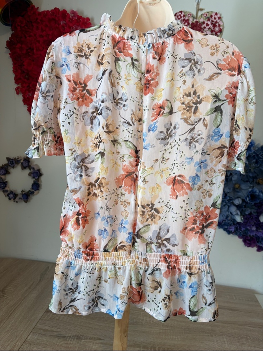 Olivaceous Sheer Chiffon Puff Elastic sleeve and waist blouse - Picture 7 of 10